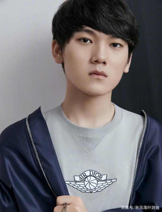 夏洛特的Qiyana与星火岩鸟配合得很好， Oh My God 操作完美，赢得了第一场比赛